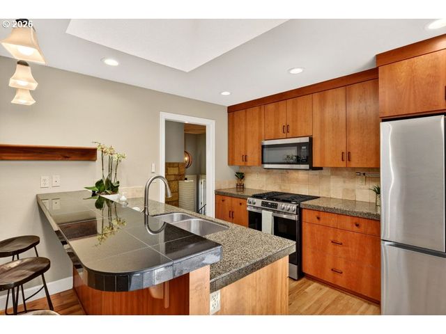2584 PARK Rd, Lake Oswego, OR 97034