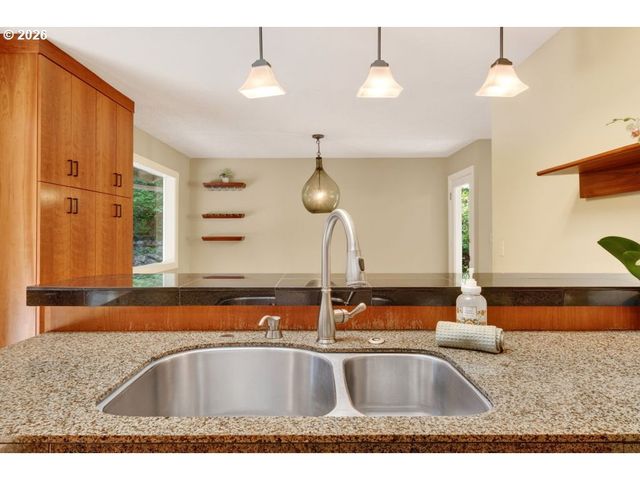 2584 PARK Rd, Lake Oswego, OR 97034