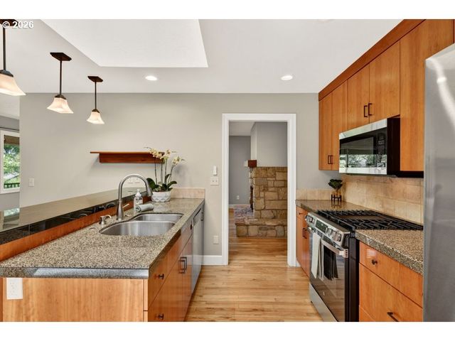 2584 PARK Rd, Lake Oswego, OR 97034