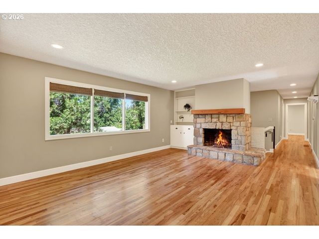 2584 PARK Rd, Lake Oswego, OR 97034