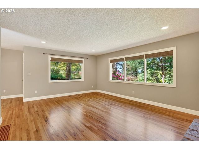 2584 PARK Rd, Lake Oswego, OR 97034
