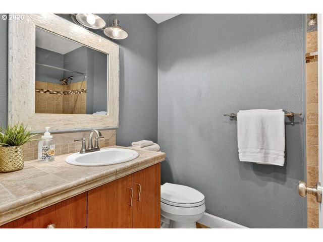 2584 PARK Rd, Lake Oswego, OR 97034