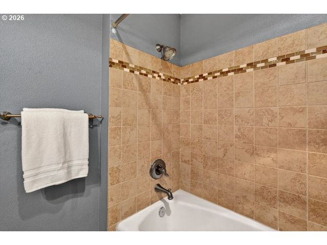 2584 PARK Rd, Lake Oswego, OR 97034