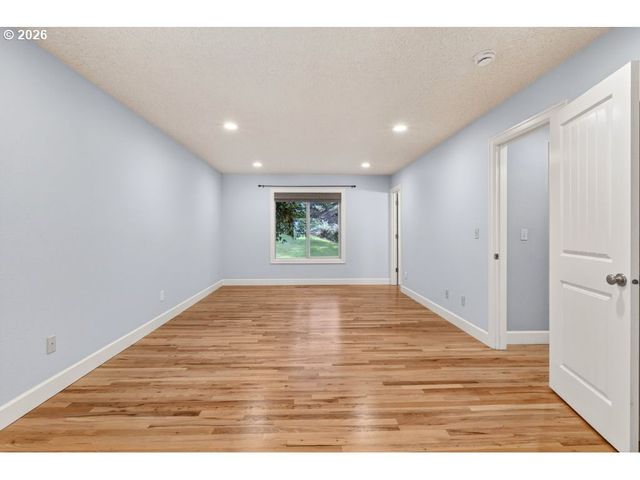 2584 PARK Rd, Lake Oswego, OR 97034