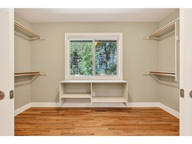 2584 PARK Rd, Lake Oswego, OR 97034