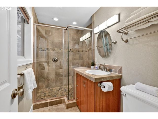 2584 PARK Rd, Lake Oswego, OR 97034