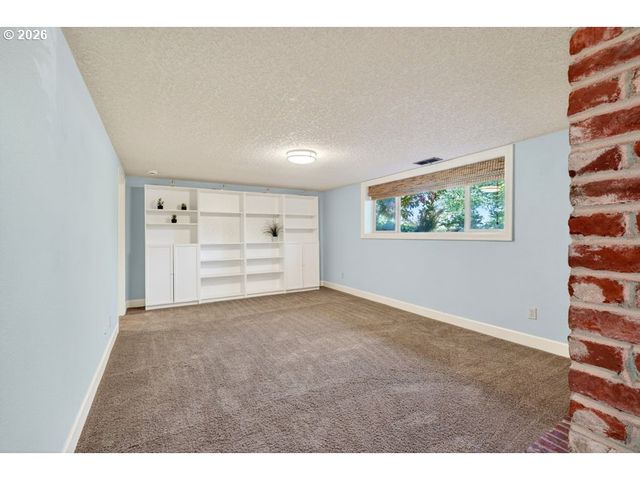 2584 PARK Rd, Lake Oswego, OR 97034