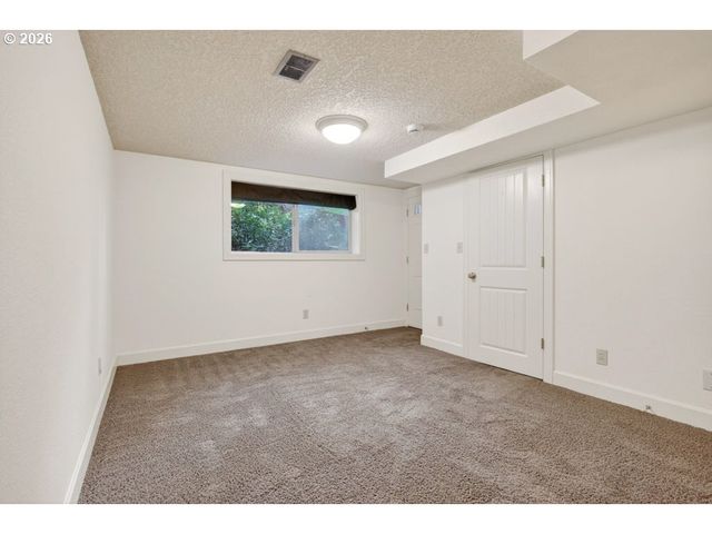 2584 PARK Rd, Lake Oswego, OR 97034