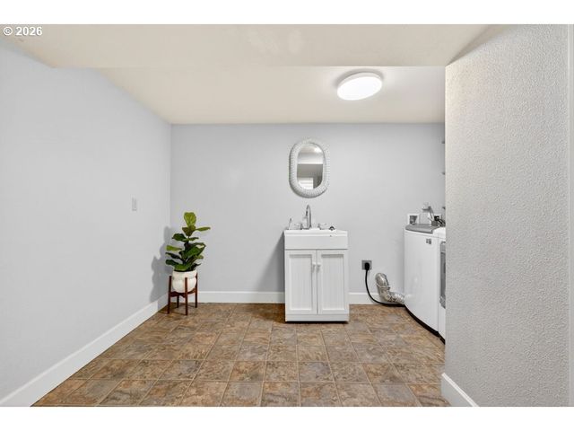 2584 PARK Rd, Lake Oswego, OR 97034