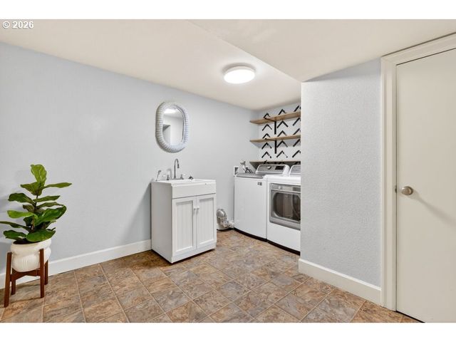 2584 PARK Rd, Lake Oswego, OR 97034