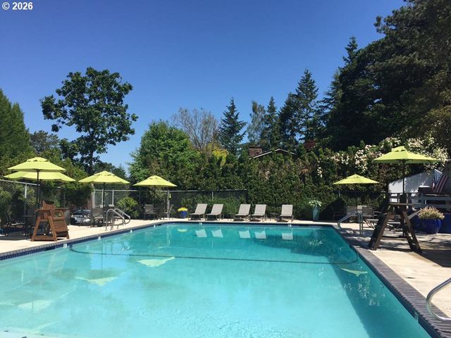 2584 PARK Rd, Lake Oswego, OR 97034