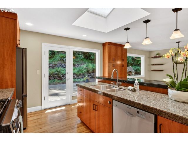 2584 PARK Rd, Lake Oswego, OR 97034