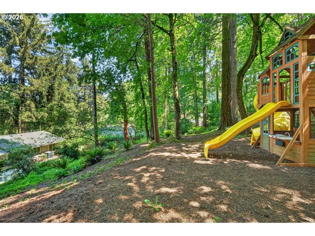 2584 PARK Rd, Lake Oswego, OR 97034