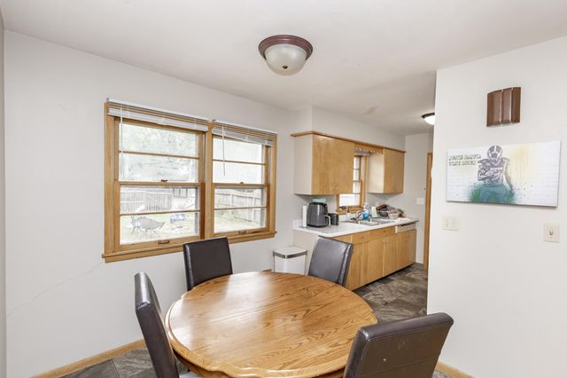 1011 College Street N, Fargo, ND 58102