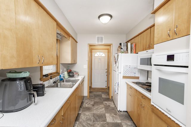 1011 College Street N, Fargo, ND 58102