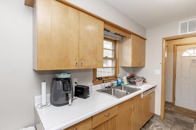 1011 College Street N, Fargo, ND 58102