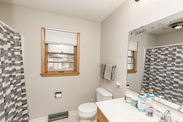 1011 College Street N, Fargo, ND 58102