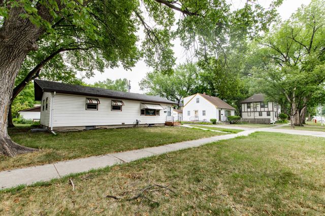 1011 College Street N, Fargo, ND 58102