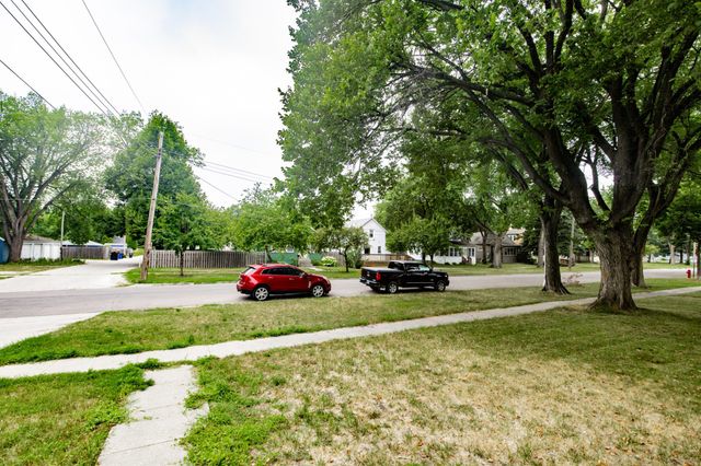 1011 College Street N, Fargo, ND 58102