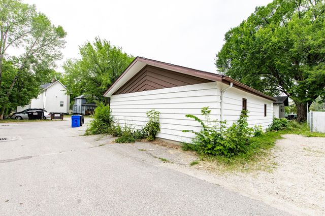 1011 College Street N, Fargo, ND 58102