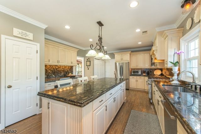 10 David Pl, Mount Olive Twp., NJ 07836
