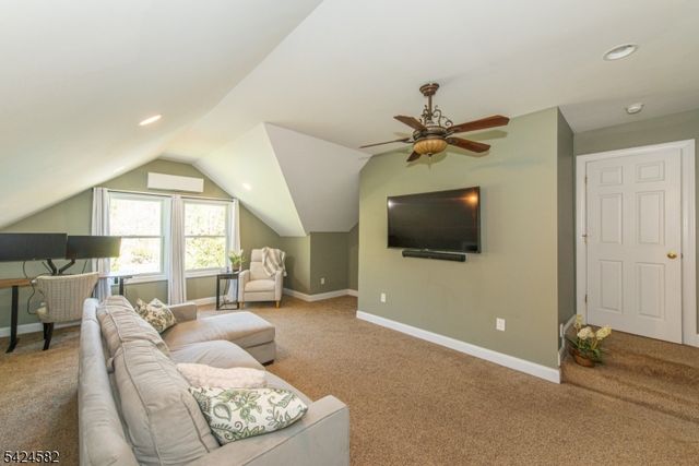 10 David Pl, Mount Olive Twp., NJ 07836
