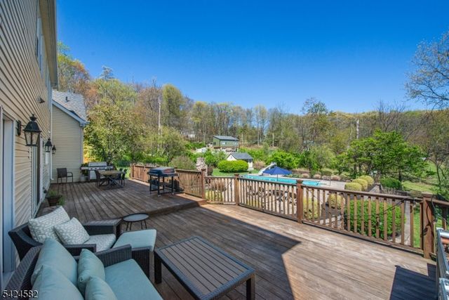 10 David Pl, Mount Olive Twp., NJ 07836