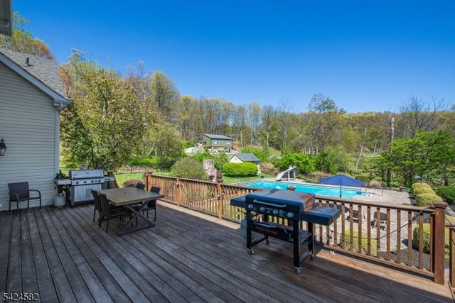 10 David Pl, Mount Olive Twp., NJ 07836