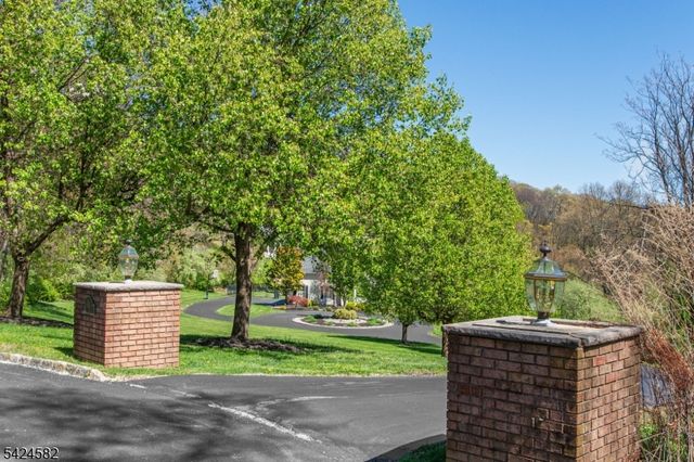 10 David Pl, Mount Olive Twp., NJ 07836