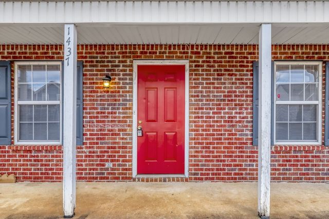 1437 Westview Dr, Murfreesboro, TN 37128