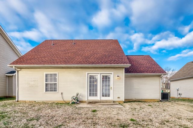 1437 Westview Dr, Murfreesboro, TN 37128