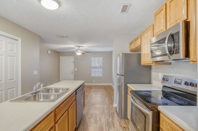 1437 Westview Dr, Murfreesboro, TN 37128