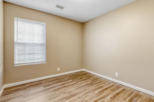 1437 Westview Dr, Murfreesboro, TN 37128