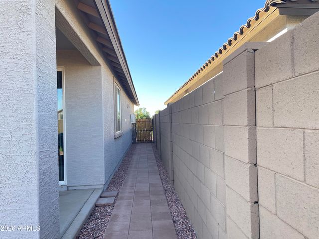 9421 W MONTECITO Avenue, Phoenix, AZ 85037