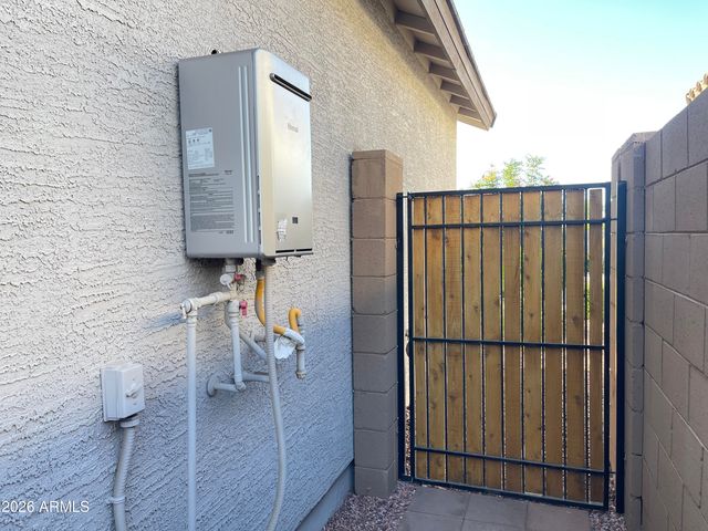 9421 W MONTECITO Avenue, Phoenix, AZ 85037