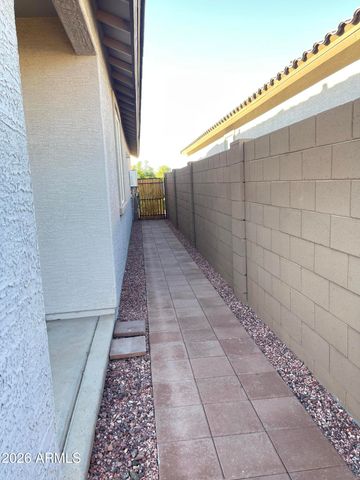 9421 W MONTECITO Avenue, Phoenix, AZ 85037