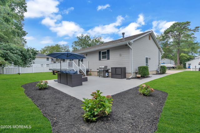 48 Lighthouse Drive, Waretown, NJ 08758