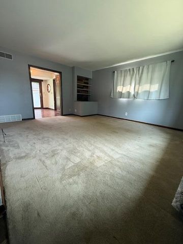 10412 W Oklahoma AVENUE, West Allis, WI 53227