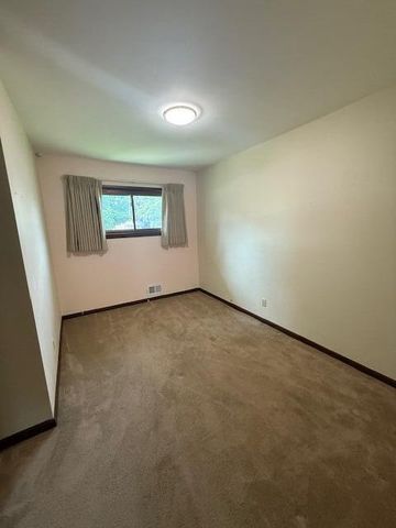 10412 W Oklahoma AVENUE, West Allis, WI 53227