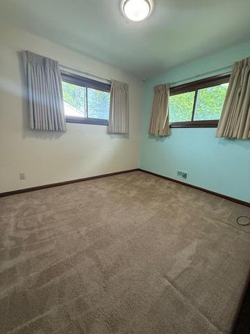 10412 W Oklahoma AVENUE, West Allis, WI 53227