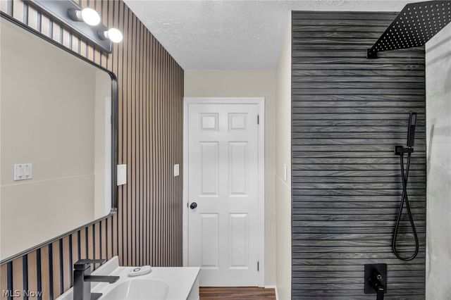 824 E Waterloo Road, Coventry, OH 44306