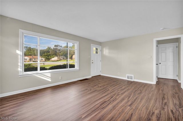 824 E Waterloo Road, Coventry, OH 44306