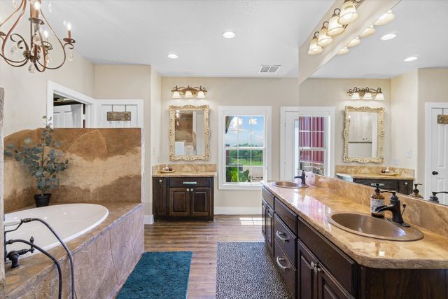 2802 Vz County Road 2112, Wills Point, TX 75169