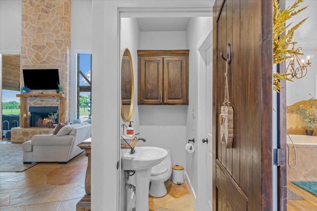 2802 Vz County Road 2112, Wills Point, TX 75169