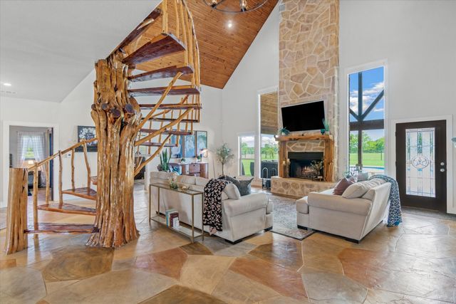 2802 Vz County Road 2112, Wills Point, TX 75169