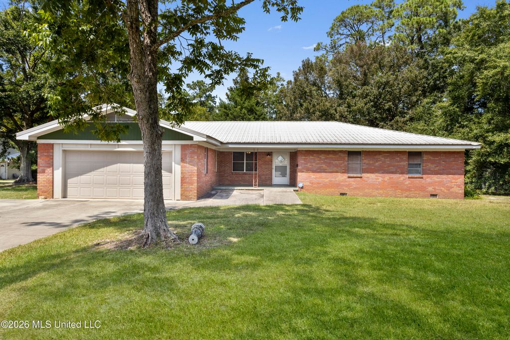 2408 Callie Road, Gautier, MS 39553