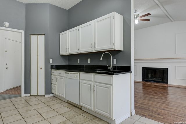 9407 Greens Pt, San Antonio, TX 78250