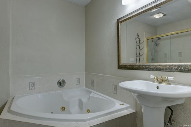 9407 Greens Pt, San Antonio, TX 78250