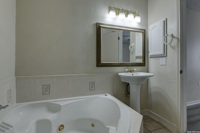 9407 Greens Pt, San Antonio, TX 78250