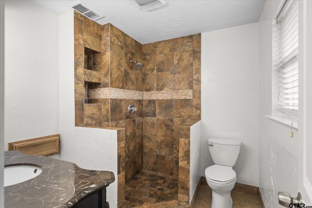 6128 N FM 148, Terrell, TX 75160